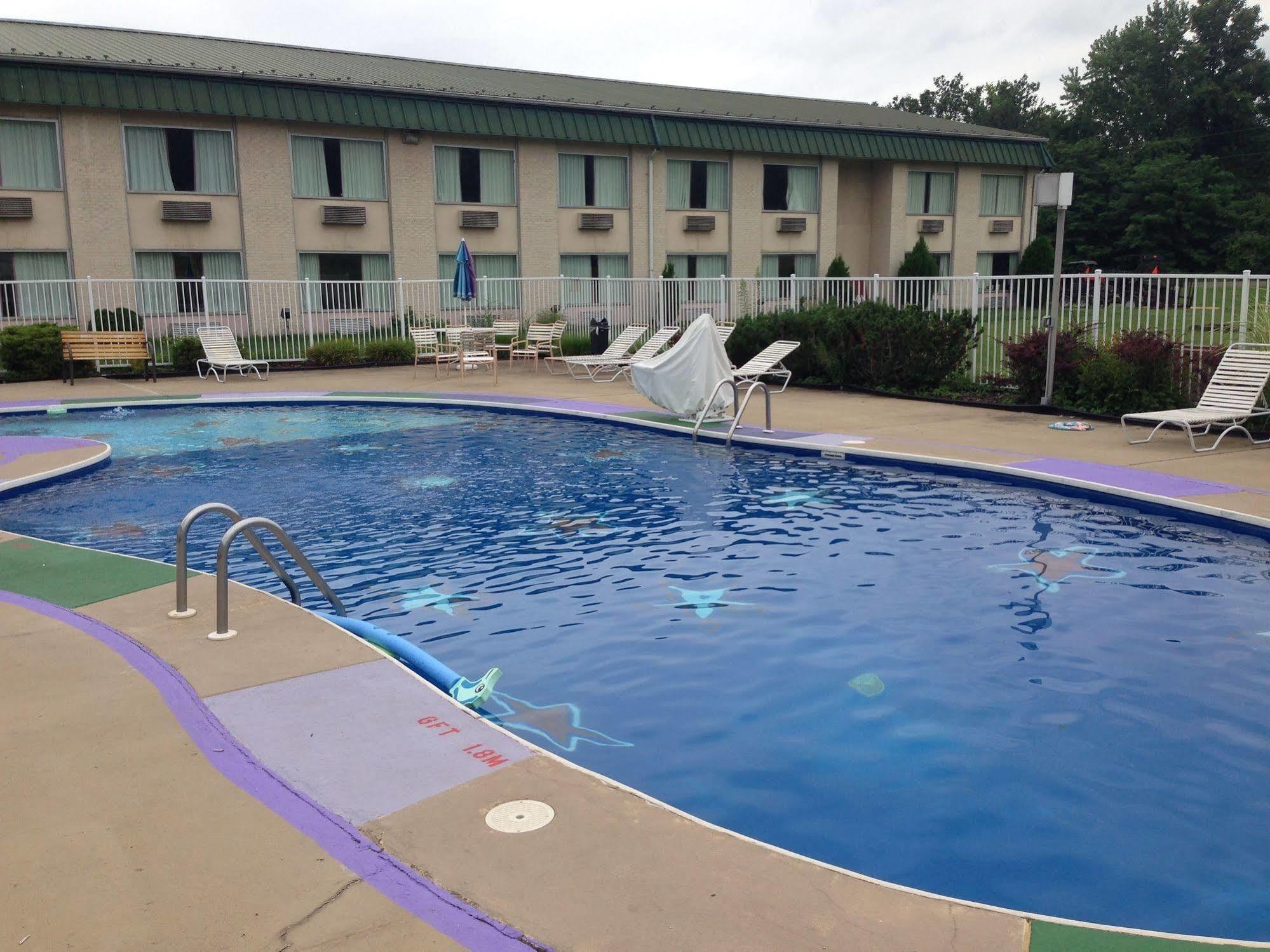Motel 6 Williamstown, Wv Esterno foto